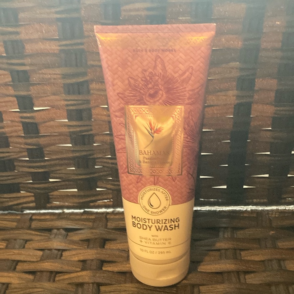 3/$18 Bahamas Passionfruit & Banana Moisturizing Body Wash BBW